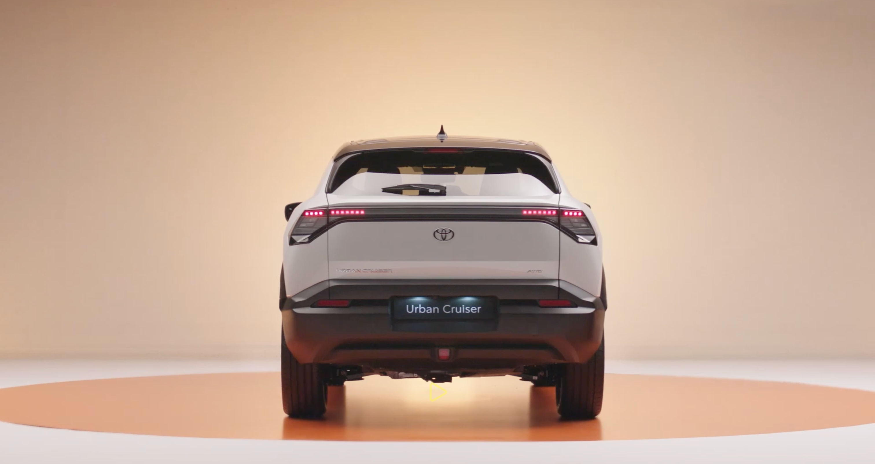 टोयोटा अर्बन क्रूझर EV अनावरण केले: किंमत, चष्मा आणि लॉन्च | EVFY